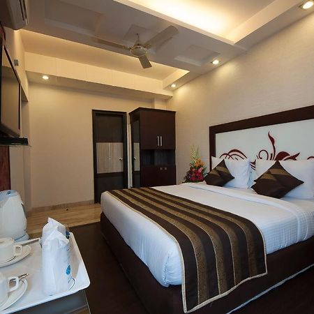 Pitrashish Grand And Premium Hotell Delhi  Exteriör bild