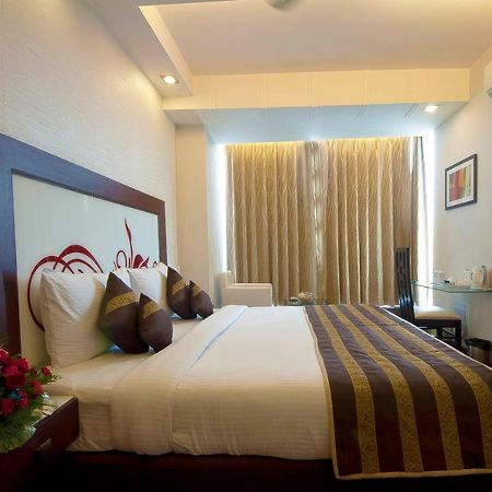 Pitrashish Grand And Premium Hotell Delhi  Exteriör bild