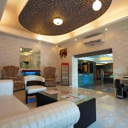 Pitrashish Grand And Premium Hotell Delhi  Exteriör bild