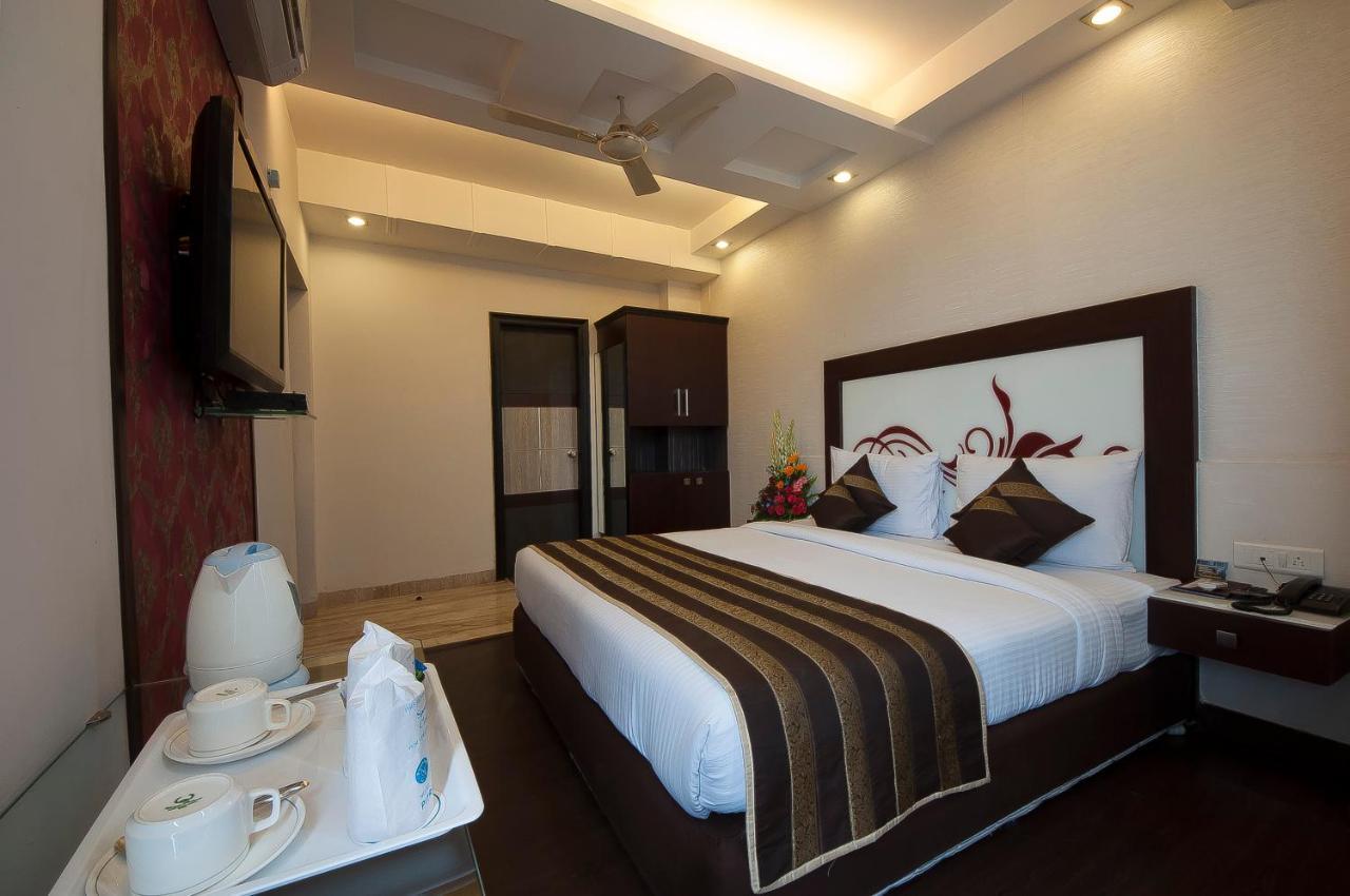 Pitrashish Grand And Premium Hotell Delhi  Exteriör bild