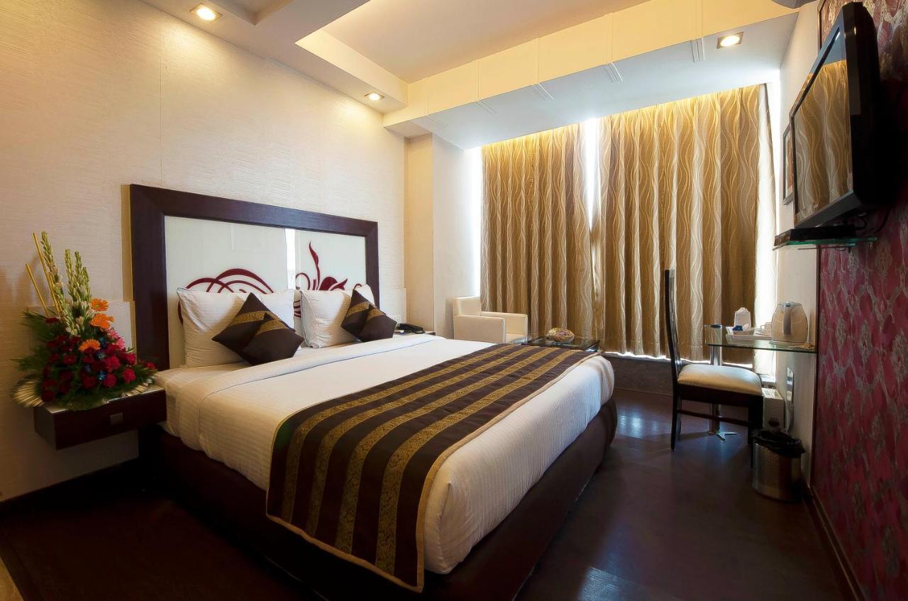 Pitrashish Grand And Premium Hotell Delhi  Exteriör bild