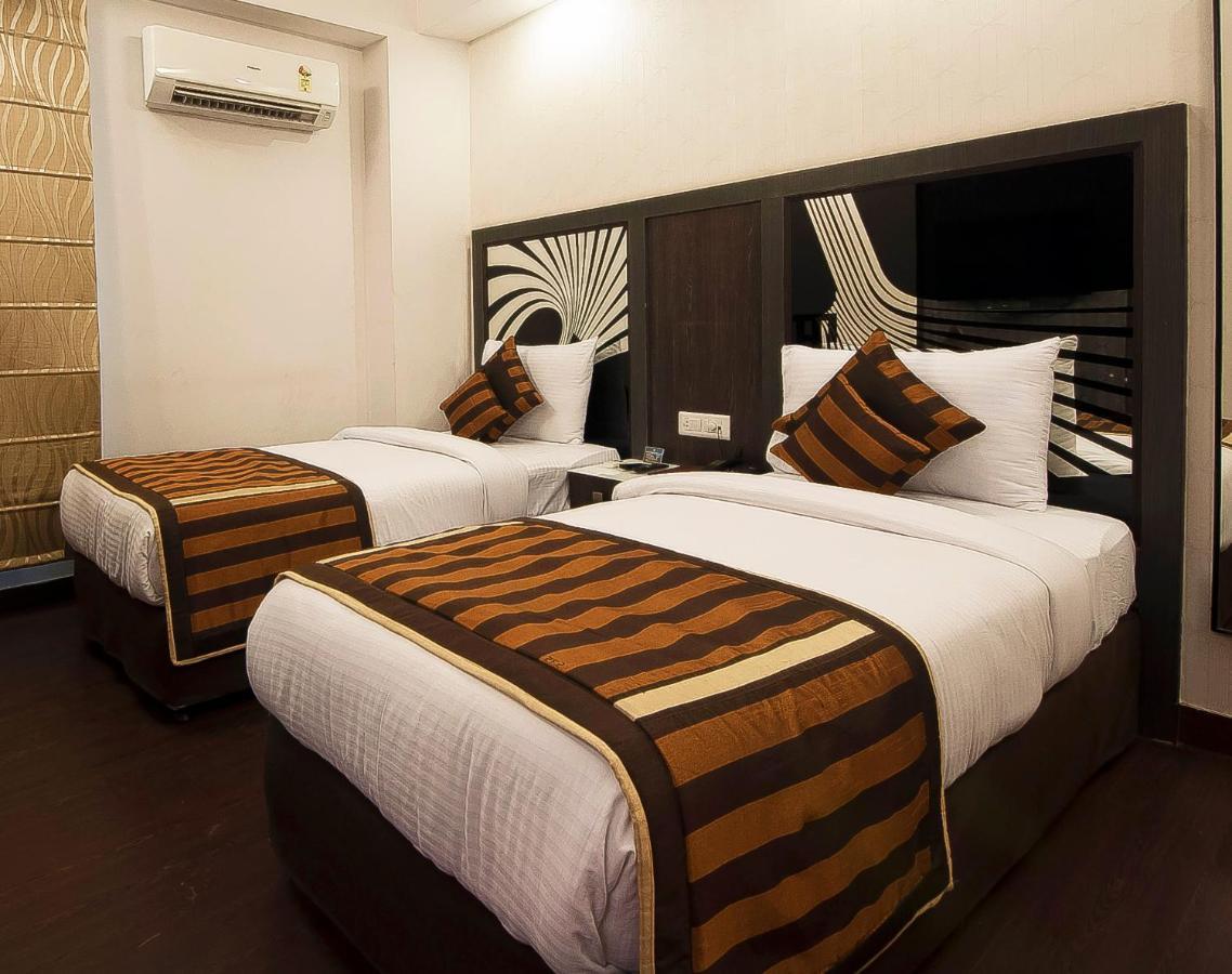 Pitrashish Grand And Premium Hotell Delhi  Exteriör bild