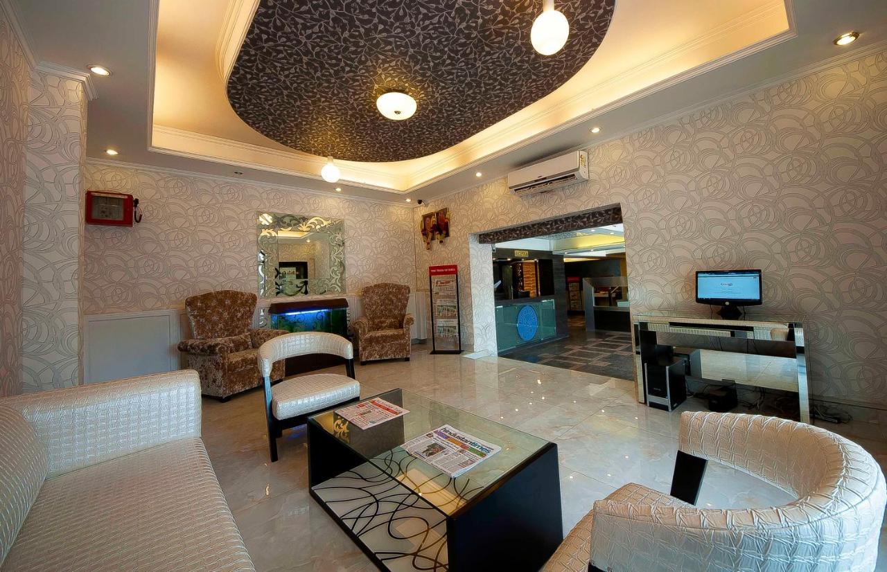 Pitrashish Grand And Premium Hotell Delhi  Exteriör bild