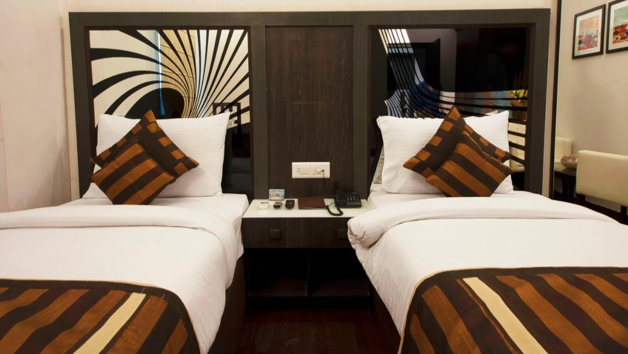 Pitrashish Grand And Premium Hotell Delhi  Exteriör bild