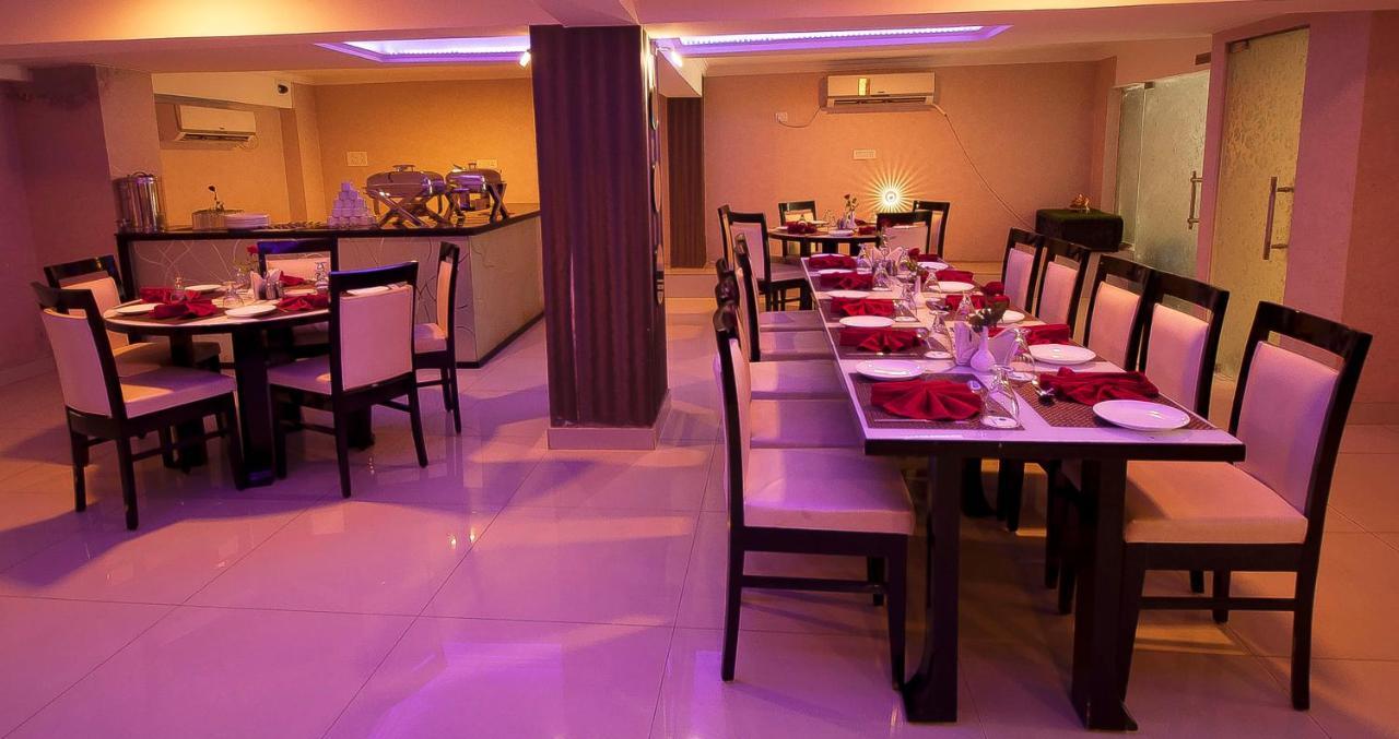 Pitrashish Grand And Premium Hotell Delhi  Exteriör bild
