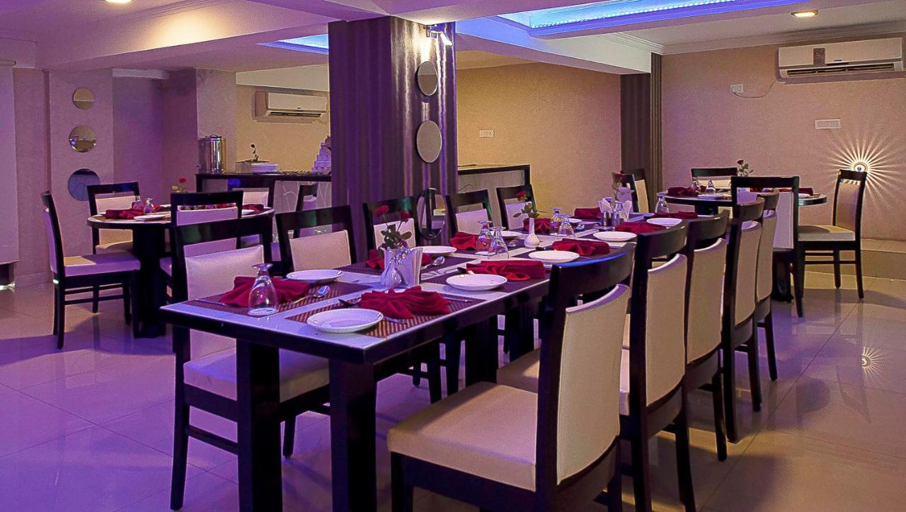 Pitrashish Grand And Premium Hotell Delhi  Exteriör bild